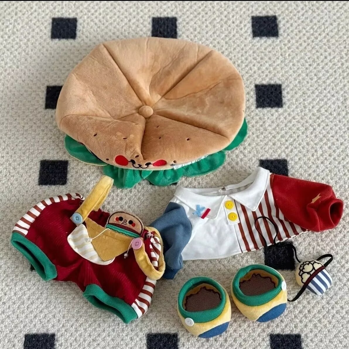 40cm Hamburg Babykleding Cake  - Baby Food Restaurant recensie en prijs